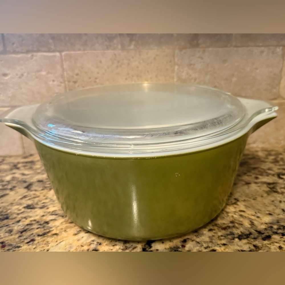 Pyrex Verde Green / Avocado Green  475-B Covered 2.5 Quart Casserole Dish